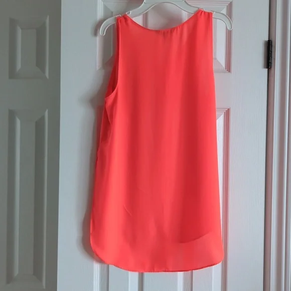 Express Sleeveless Top - Picture 5 of 9
